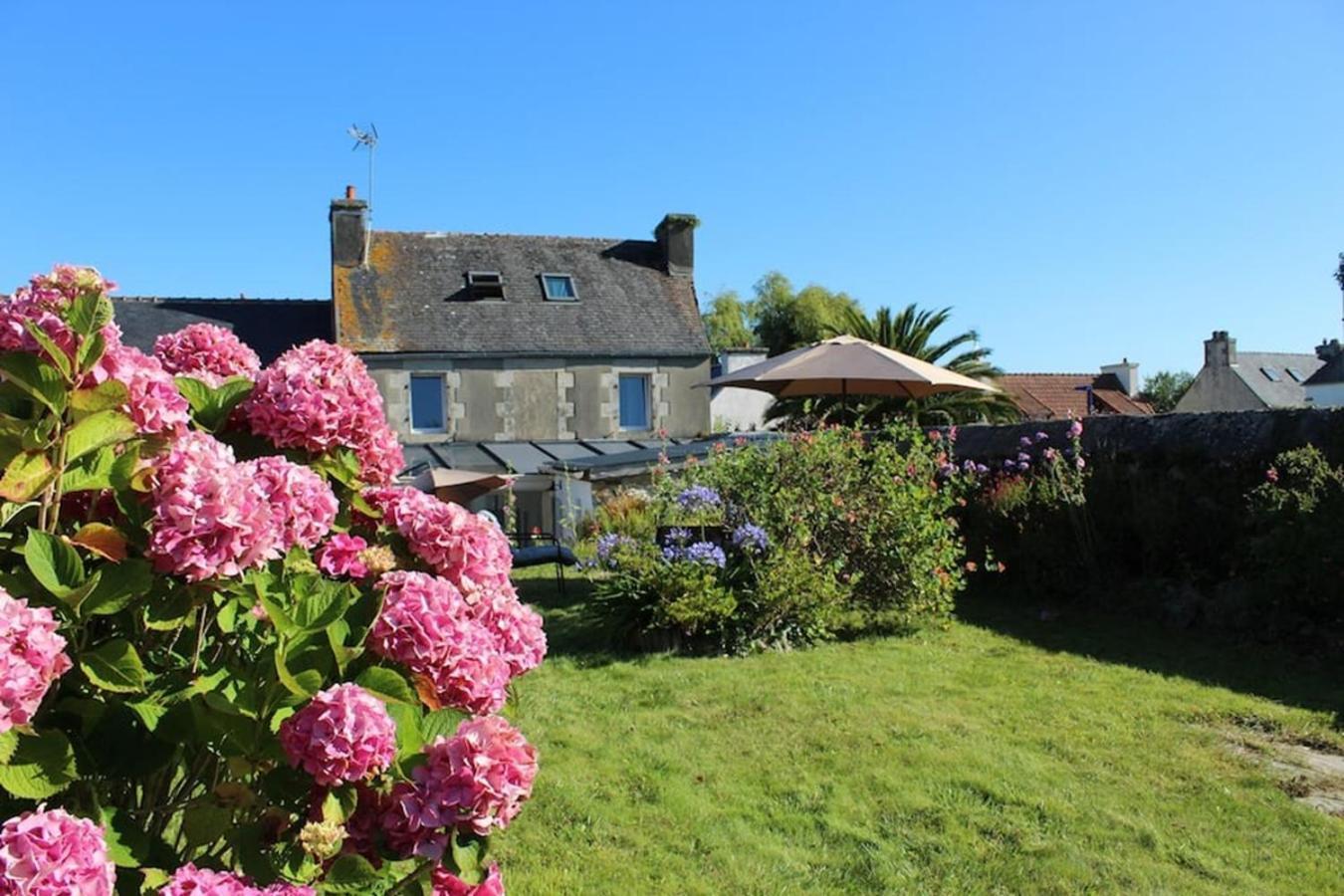 Charmante Maison De Ville A 6 Km De La Mer Lanmeur Esterno foto